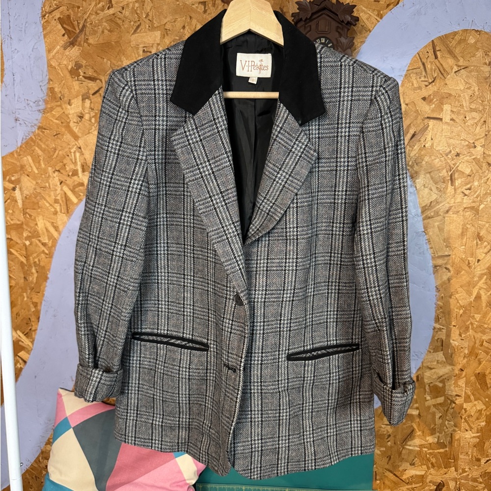 Vintage Oversized Black and Gray Plaid Blazer